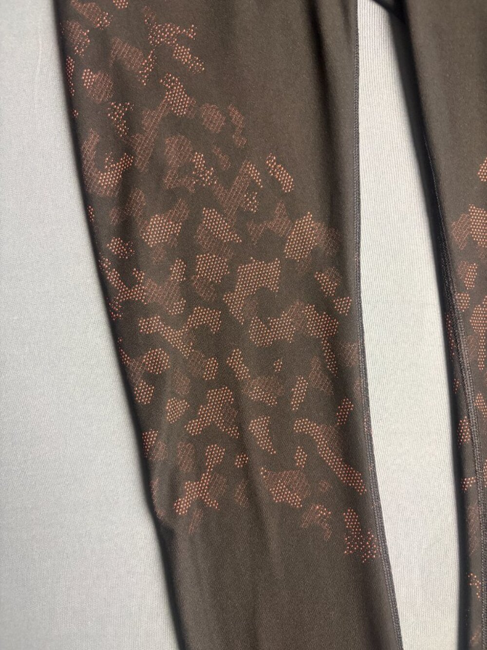 Lululemon Size 8 Mapped Out High Rise Tight Brick Camo Black Leggings 28'' - Picture 8 of 8